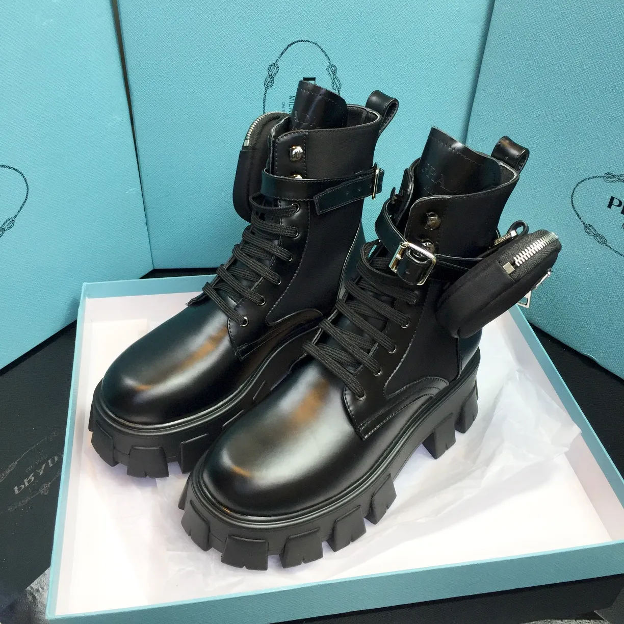 Factory direct sales p640🐘🐘Women's shoes Women's shoes factory Men's +10 Factory direct sales pRADA Couple's model Prada's top version of platform platform thick-soled pocket triangle logo couple's boots Original 1:1 customization, many Internet celebrities wear these shoes, cowhide color matching, injection molding triangle letters Luogo process, very popular this year, can be worn for leisure and sports... ❶Fabric: Customized open edge beads➕Injection molded triangle mark ❷Inner lining: Customized cowhide ❸Feet: Customized cowhide ❹Outsole: Original molded foam combination outsole ❺Sole thickness: 6cm ❻Size: Female 35-46